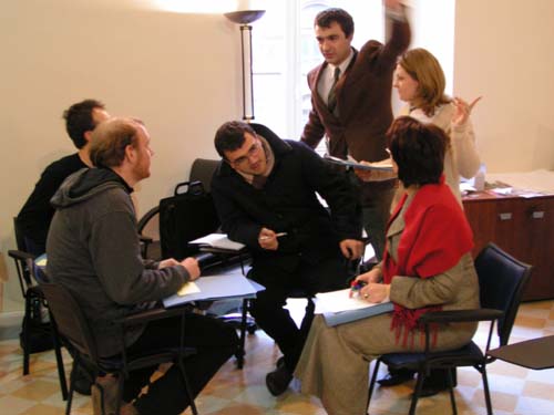 服务器操作系统应该选择 Debian/Ubuntu 还是 CentOS? 服务器操作系统应该选择 Debian/Ubuntu 还是 CentOS?