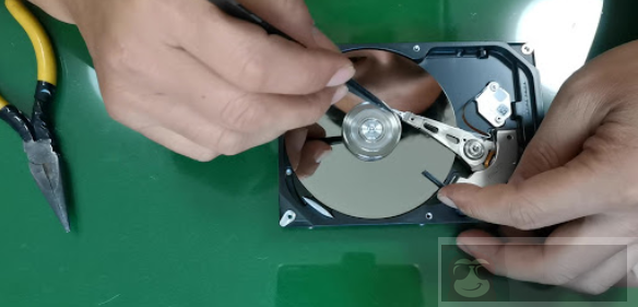 为啥一震就坏?机械硬盘的构造原理是什么? 为啥一震就坏?机械硬盘的构造原理是什么?